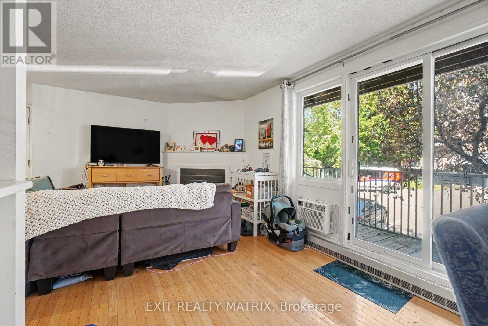 #302 1589 ST. BERNARD STREET - 9
