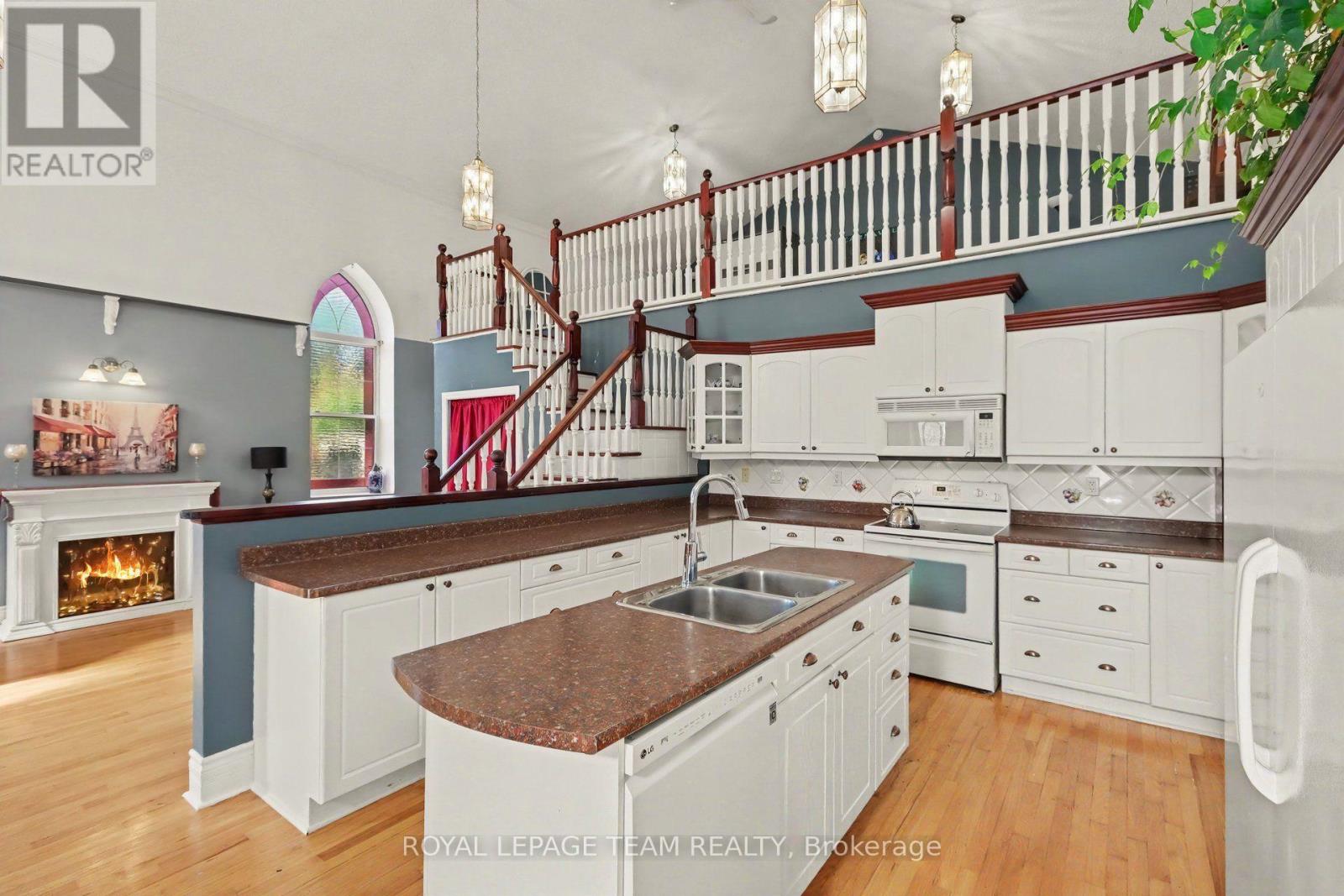 10565 MAIN STREET - 12