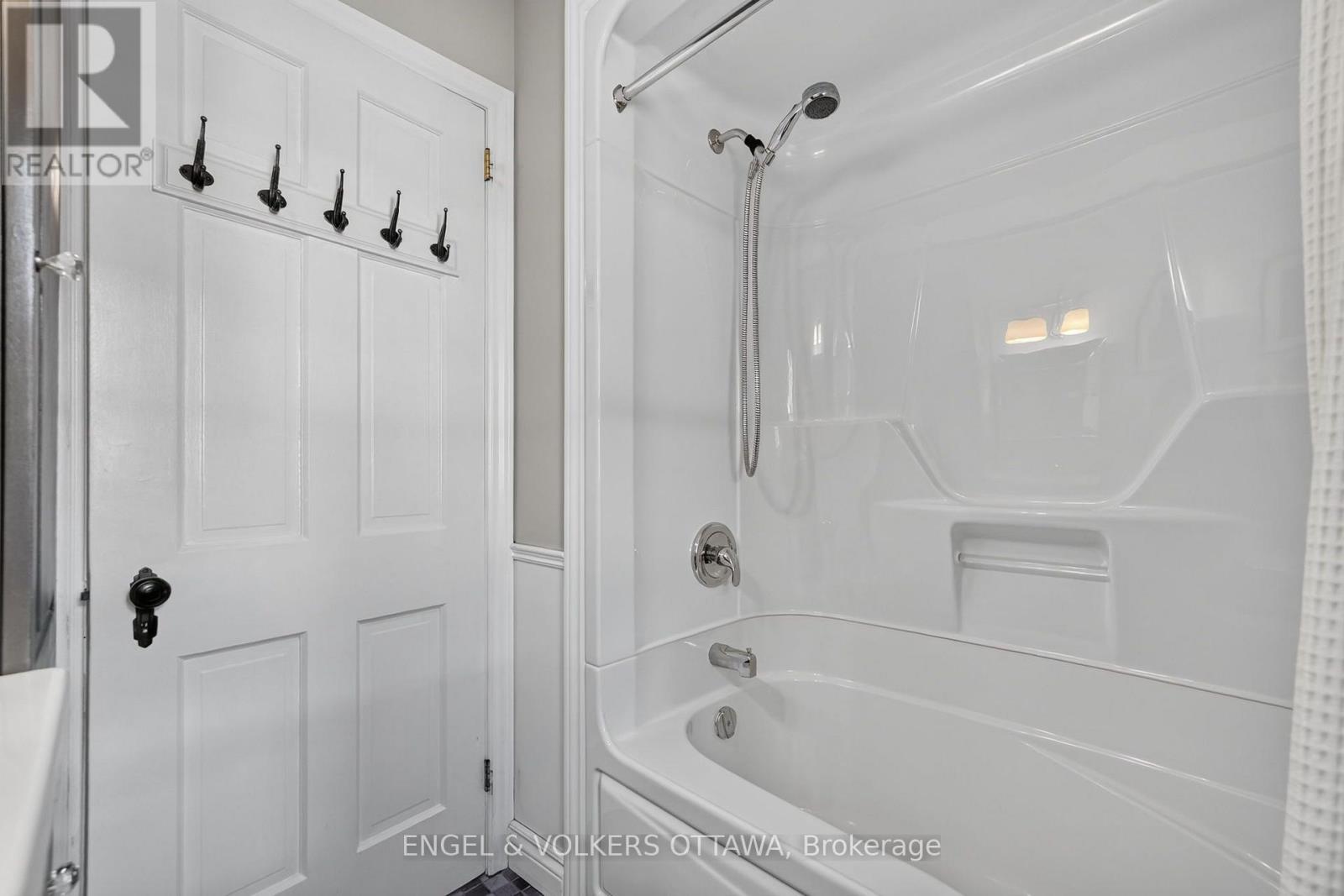 122 RENFREW AVENUE - Image 29