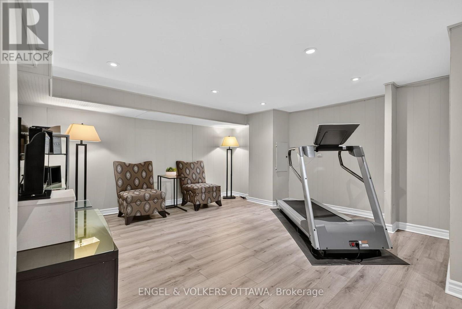 122 RENFREW AVENUE - Image 32