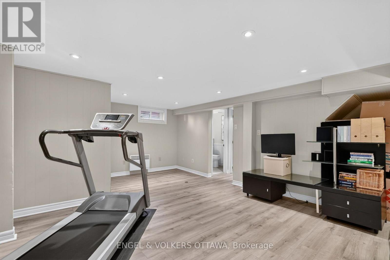 122 RENFREW AVENUE - Image 33
