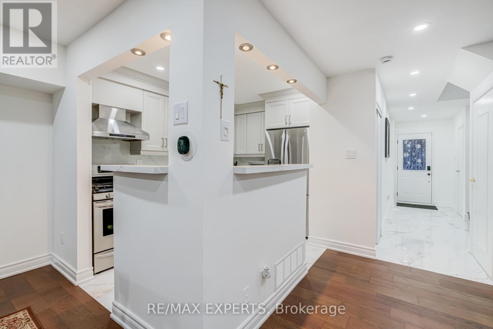 10 KNIGHTSBRIDGE WAY - 12