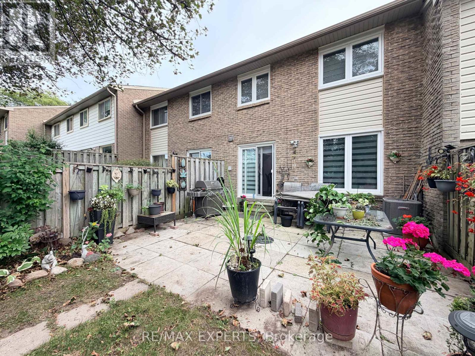 10 KNIGHTSBRIDGE WAY - 42