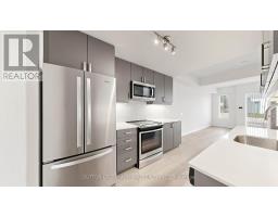 Th 42 - 1020 Portage Parkway, Vaughan, ON L4K0K3 Photo 9