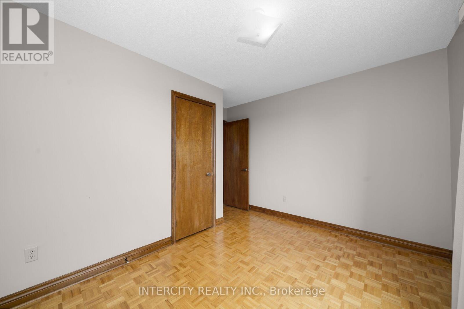 57 KAISER DRIVE - 31