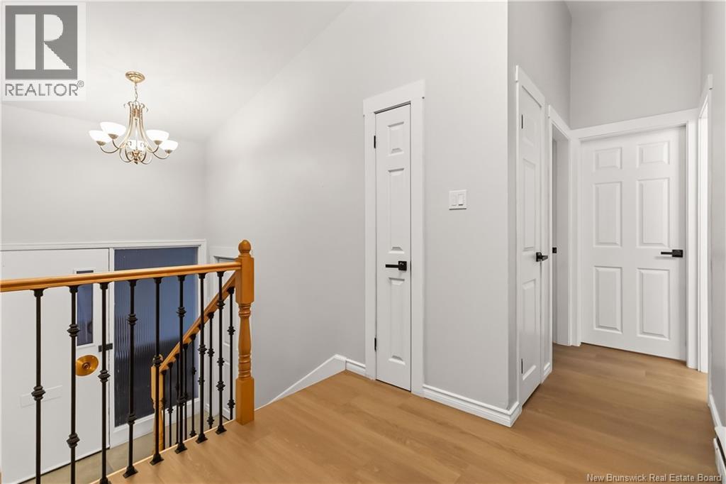 25 Vista Drive, Moncton, New Brunswick, E1A4L6, Moncton, New Brunswick — photo 3 of 5