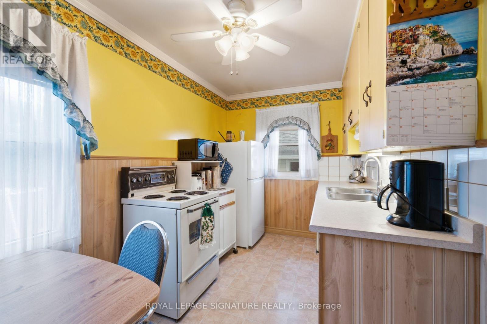 Photo of 15 KEMP SQUARE