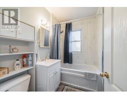 15 Kemp Square, Toronto, ON M6M2V5 Photo 11