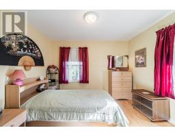 15 Kemp Square, Toronto, ON M6M2V5 Photo 16