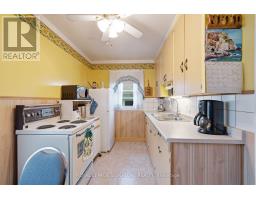 15 Kemp Square, Toronto, ON M6M2V5 Photo 8