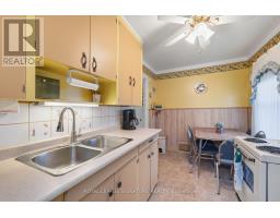 15 Kemp Square, Toronto, ON M6M2V5 Photo 9