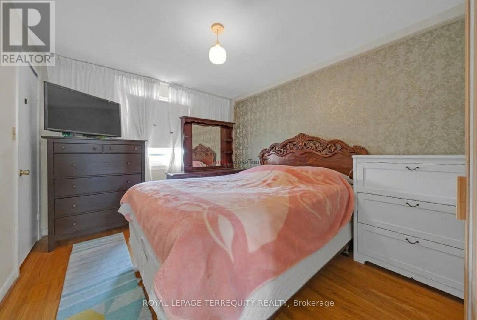 11 DIXIANA COURT - 12