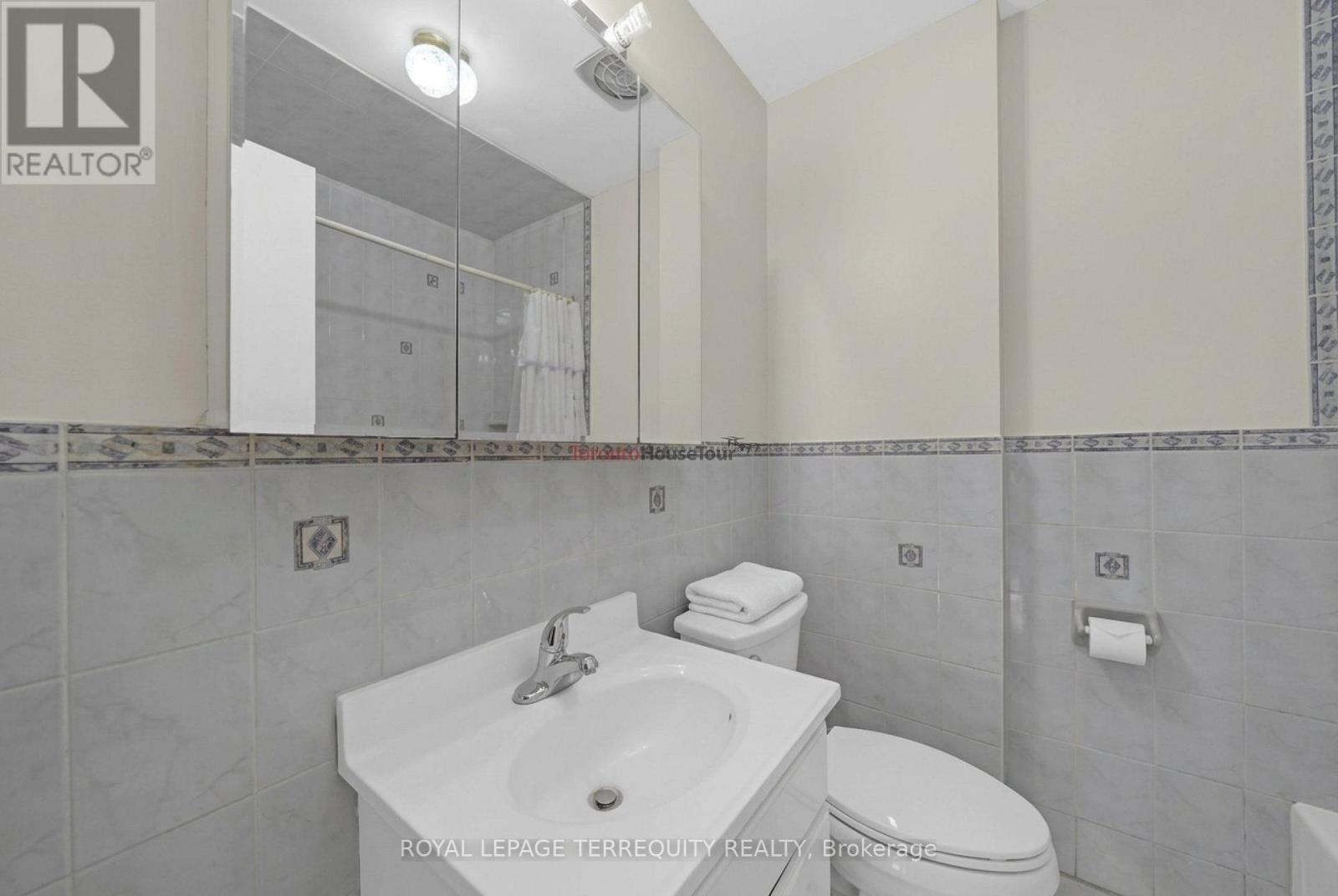 11 DIXIANA COURT - 16