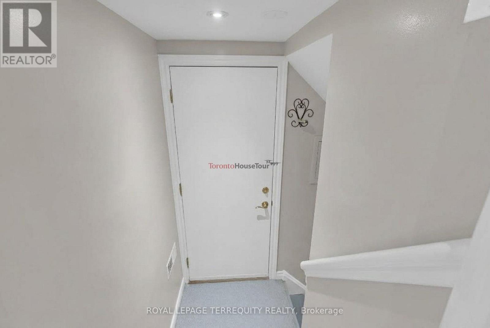 11 DIXIANA COURT - 19