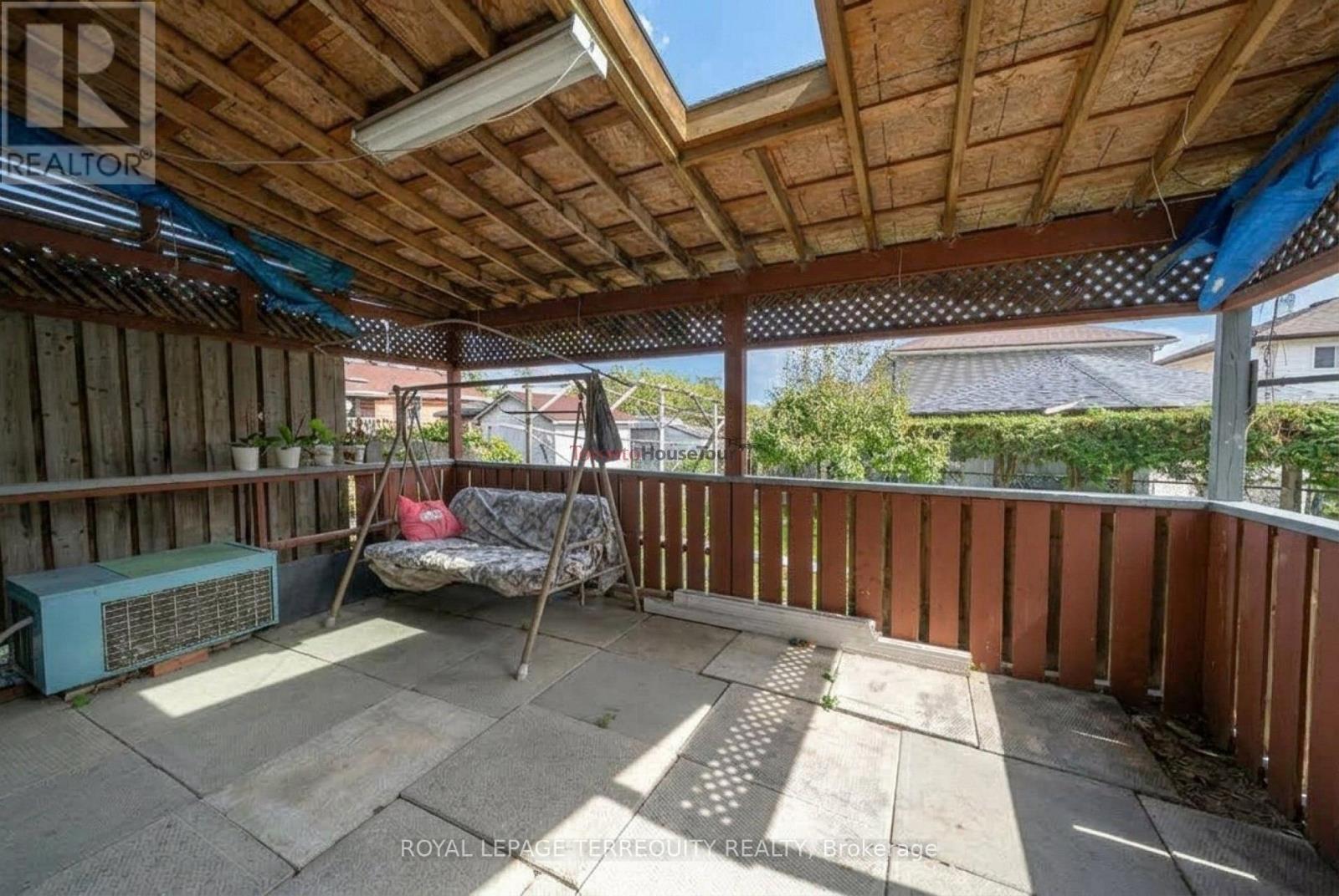 11 DIXIANA COURT - 23