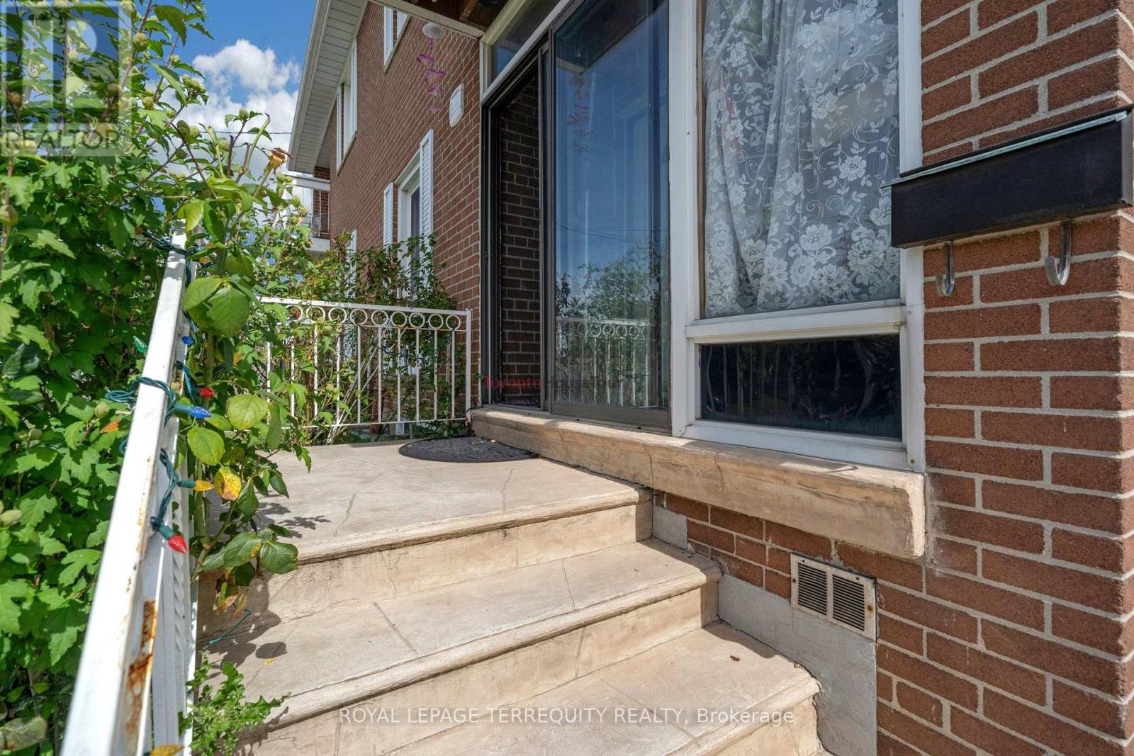 Photo of 11 DIXIANA COURT