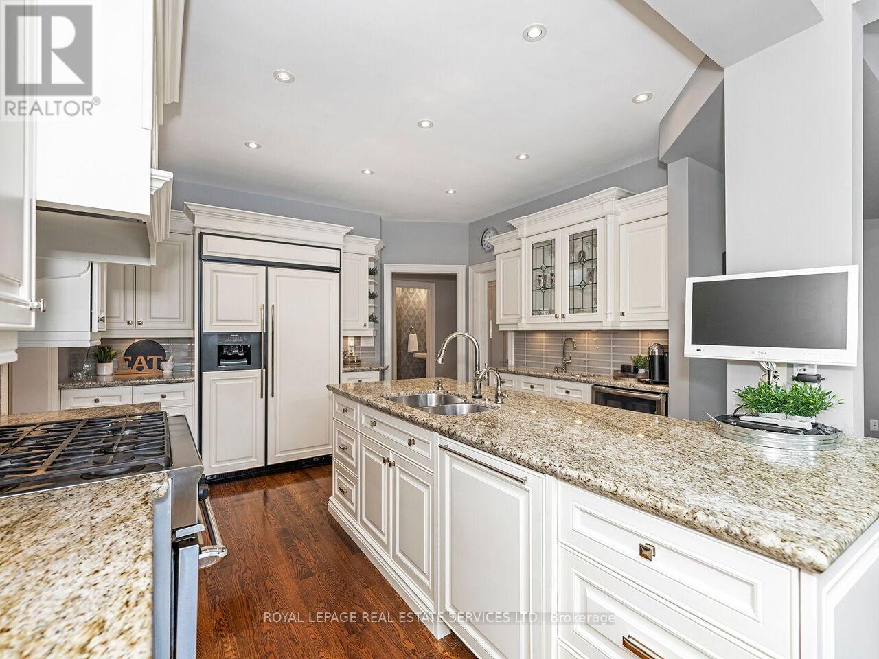 72 PRENNAN AVENUE - 11
