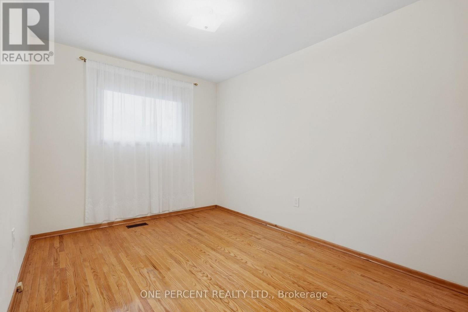137 PICTON STREET E - 11