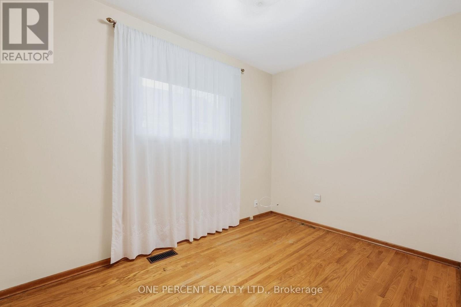 137 PICTON STREET E - 15