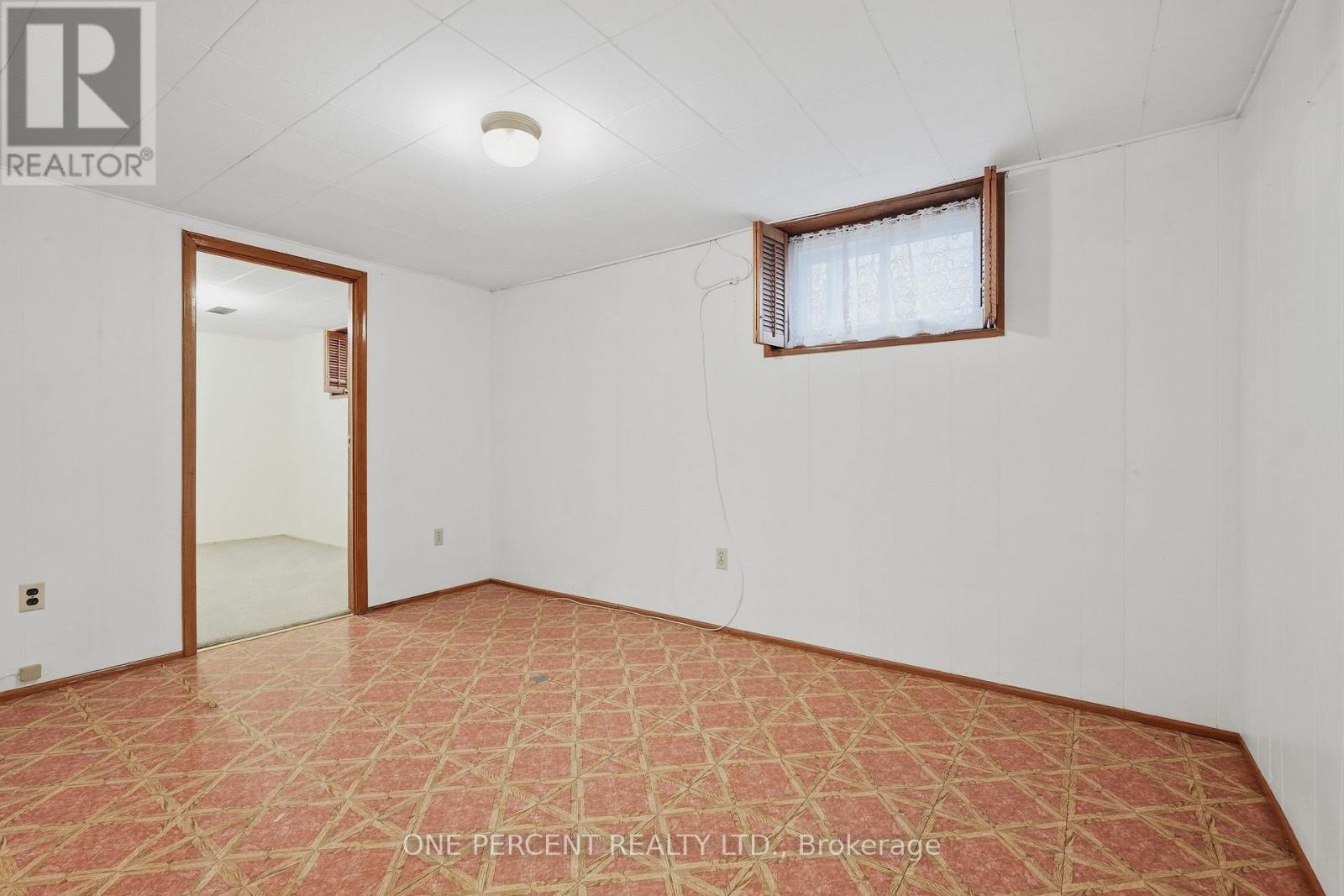 137 PICTON STREET E - 20