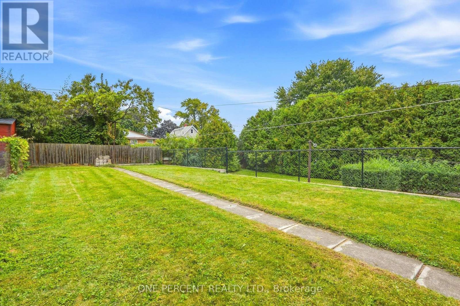 137 PICTON STREET E - 28