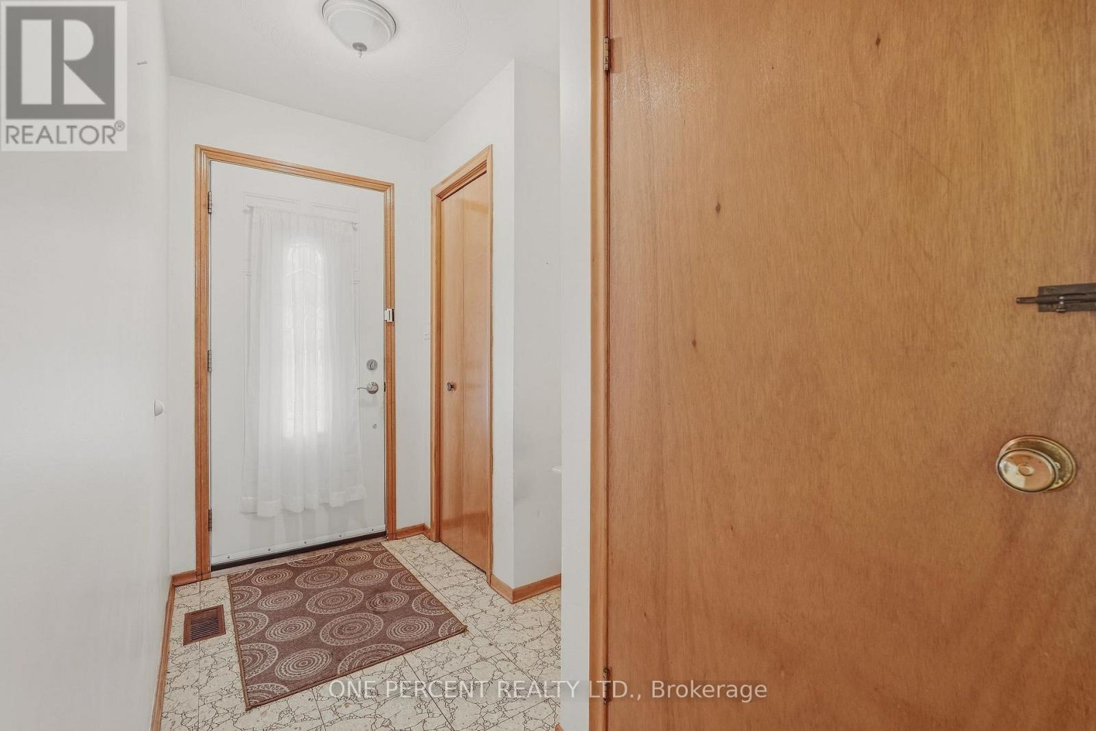 137 PICTON STREET E - 3