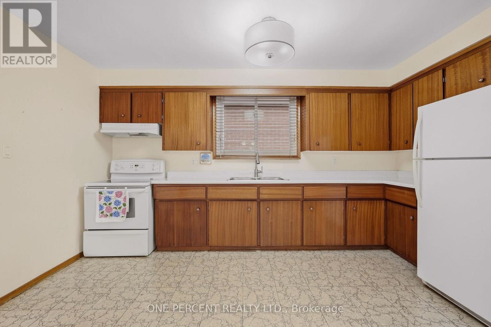 137 PICTON STREET E - 6
