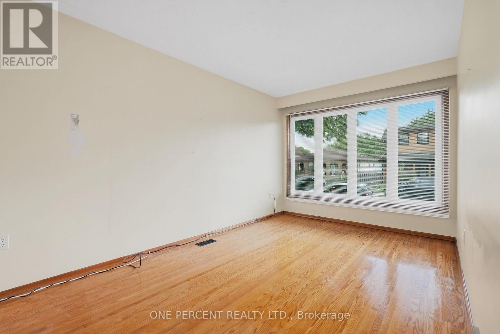 137 PICTON STREET E - 9