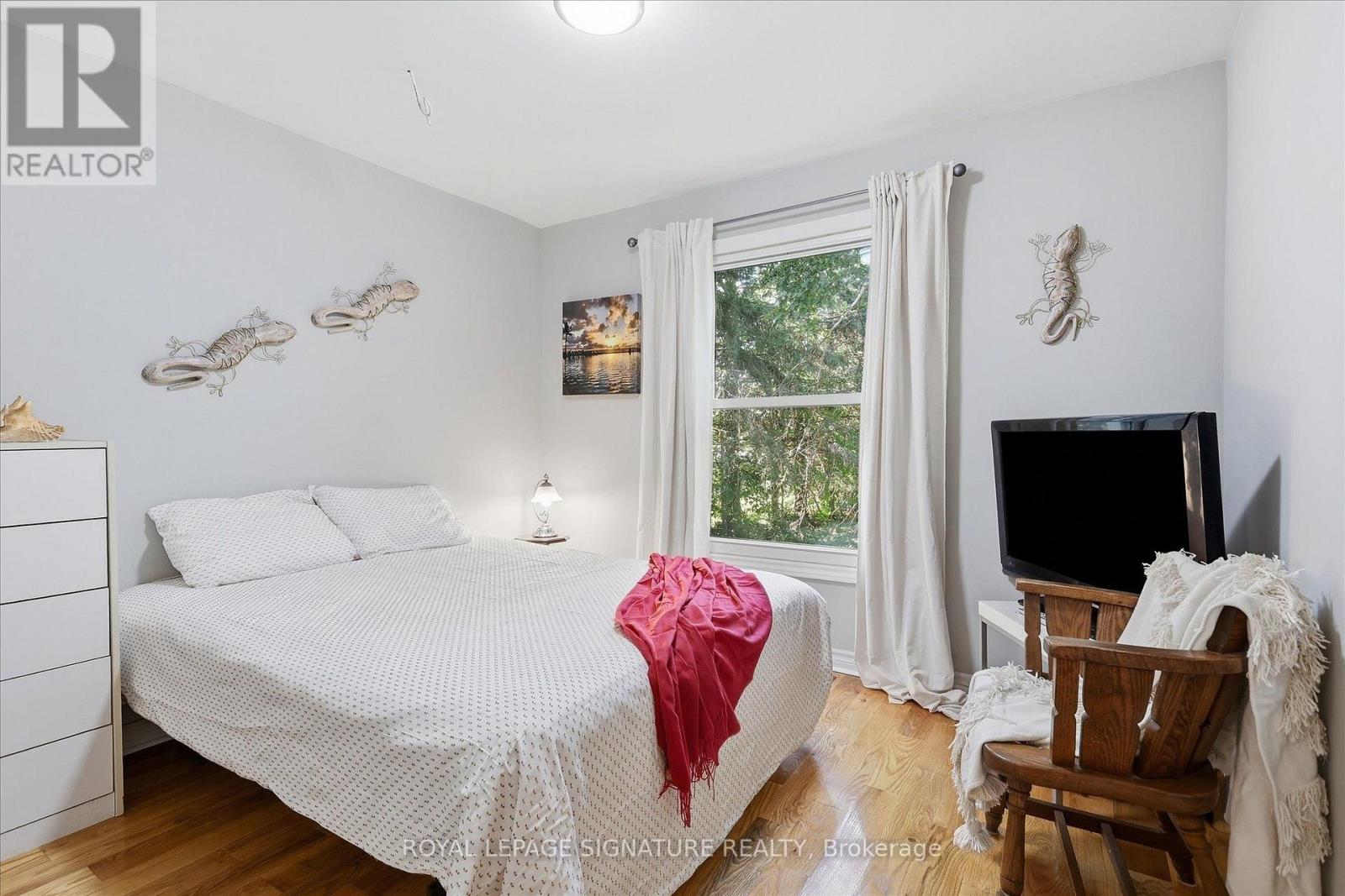 32 HARGRAVE ROAD - Image 18