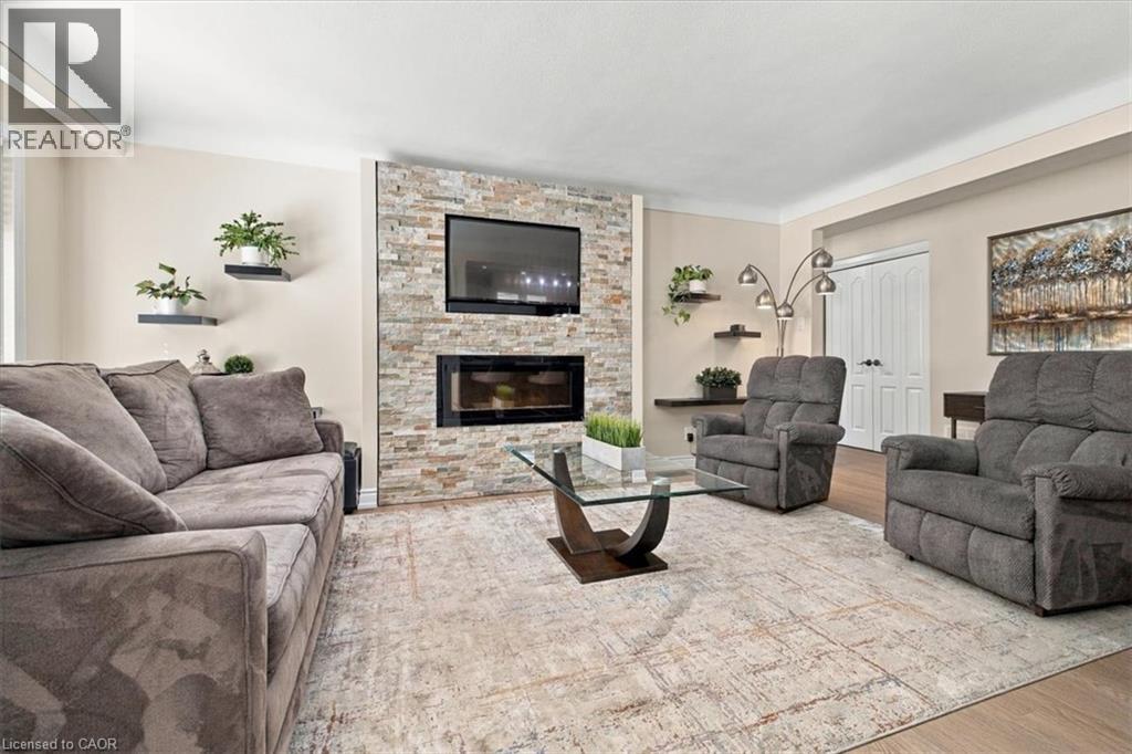 Photo of 2408 HEREFORD Crescent