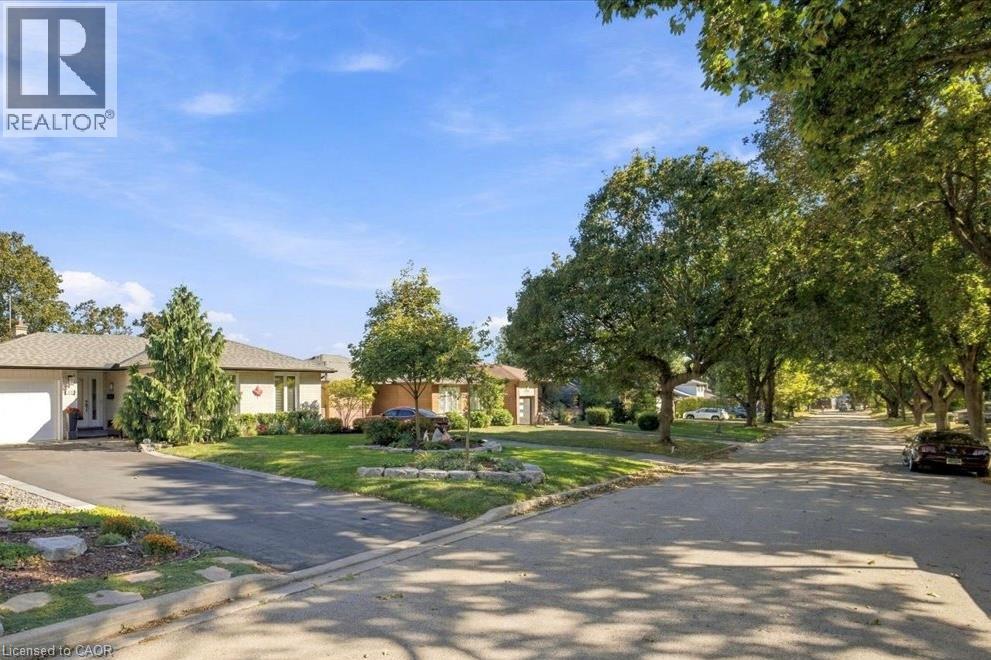 Photo of 2408 HEREFORD Crescent