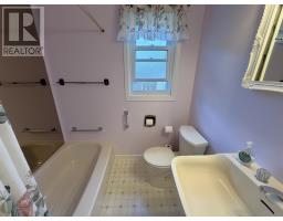 2 Tecumseh Rd, Elliot Lake, ON P5A1M1 Photo 17