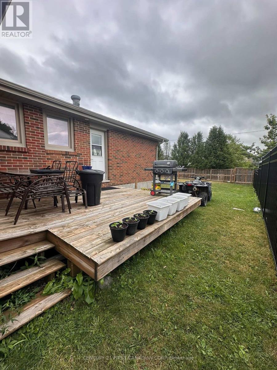 33374 Richmond Street — photo 10