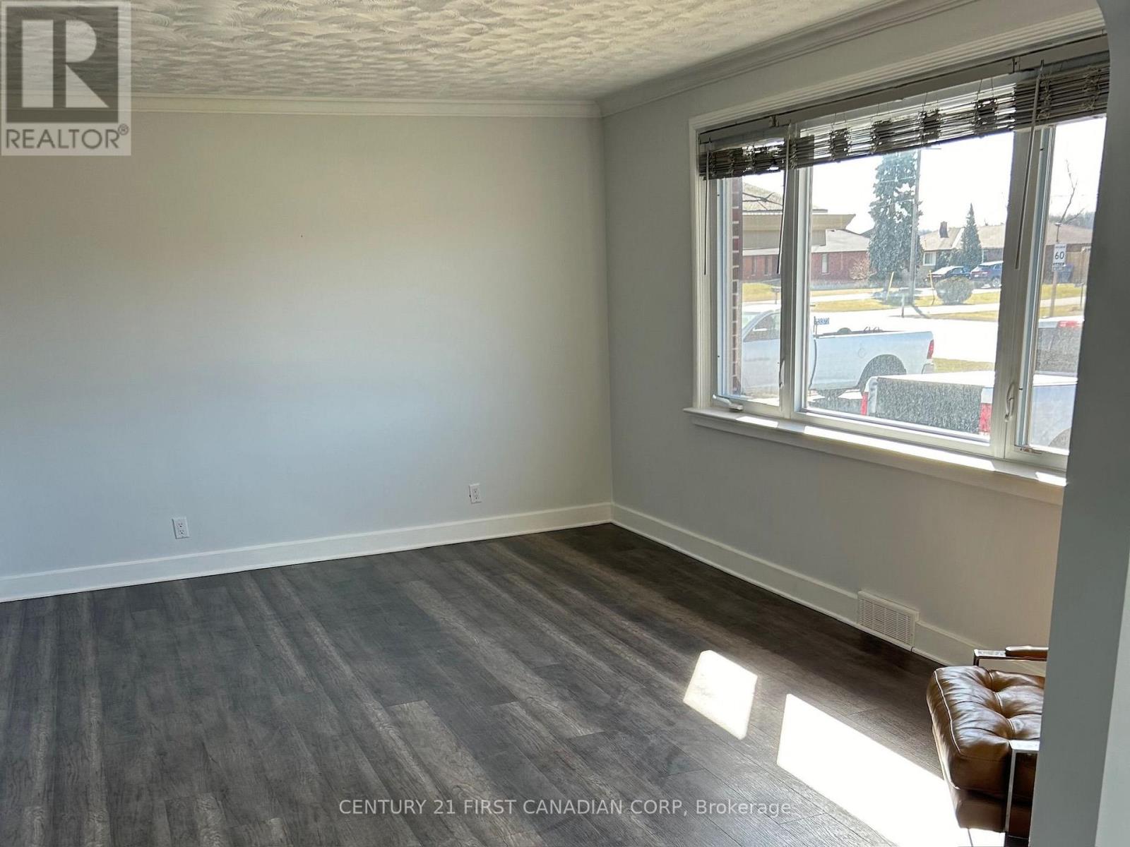 33374 Richmond Street — photo 4