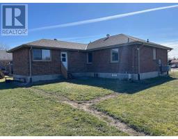 Laundry room - 33374 Richmond Street, Lucan Biddulph, ON N0M2J0 Photo 11