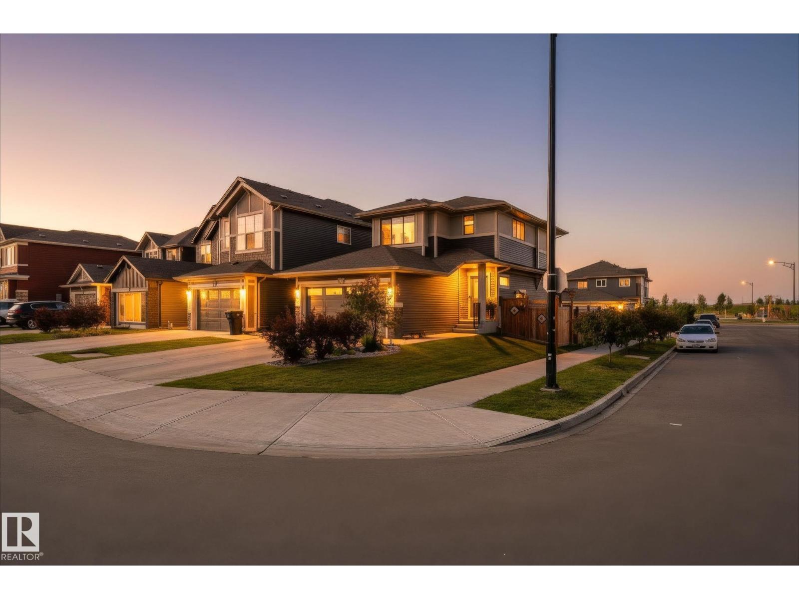 1623 PLUM CI SW, Edmonton, Alberta, T6X2X1