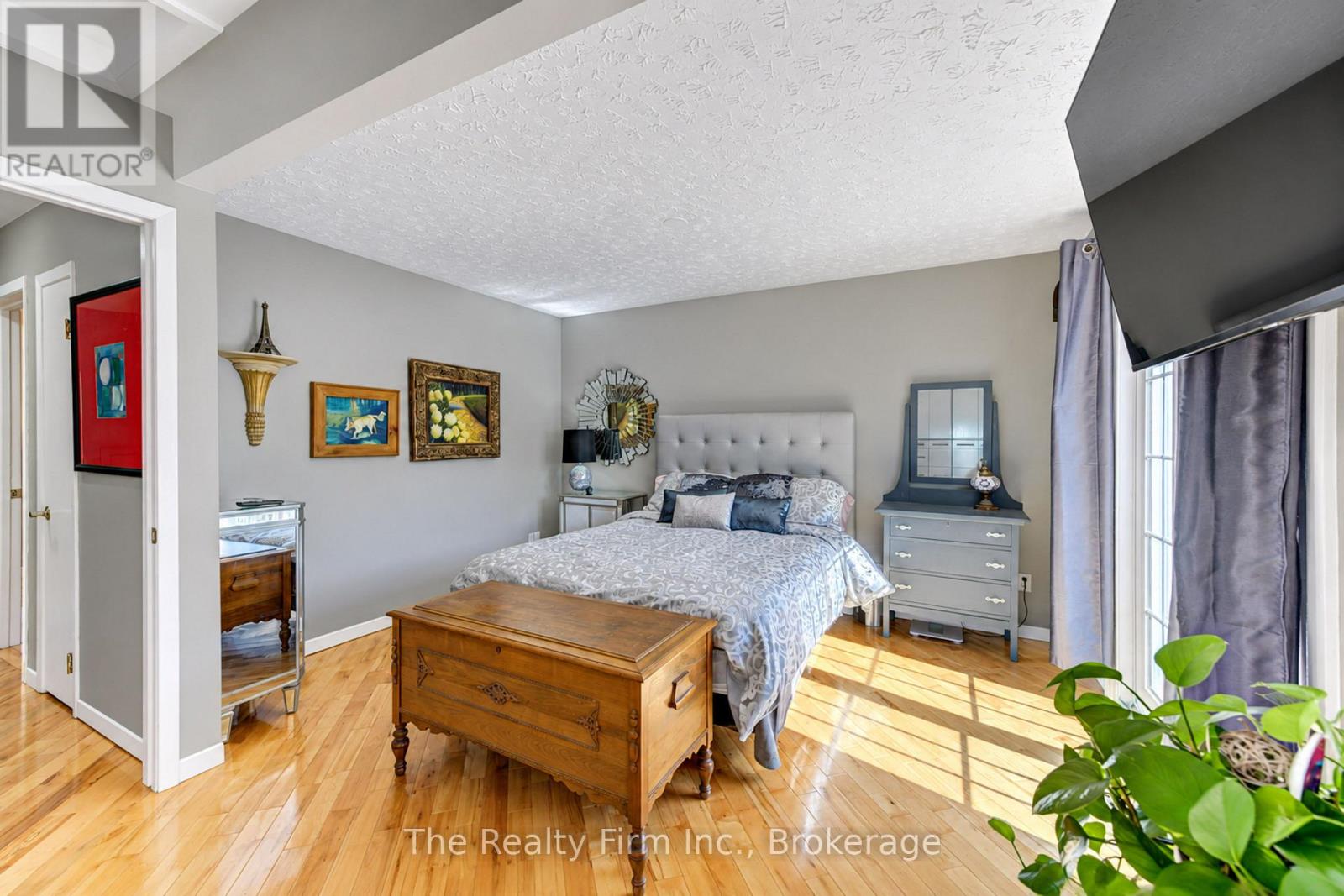 218 FORESTWOOD DRIVE - 22