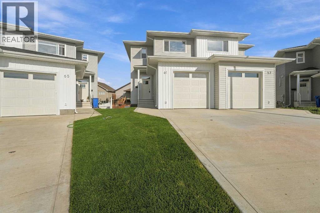 Property for sale at 61 Pinnacle Close