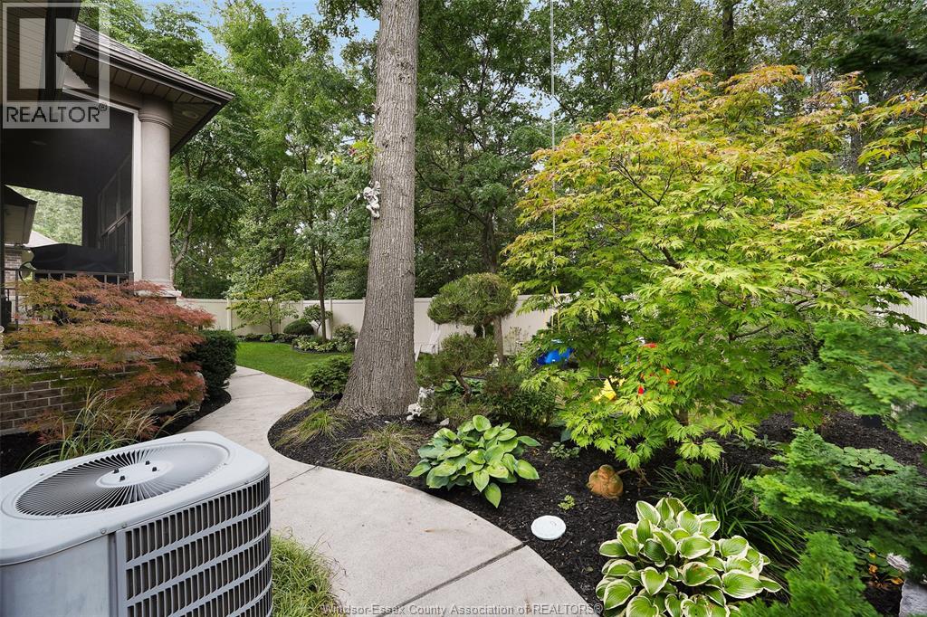 2216 ROXBOROUGH - 7