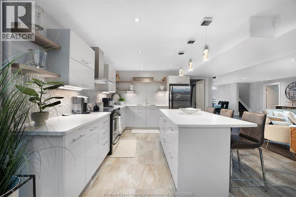 2216 ROXBOROUGH - 38
