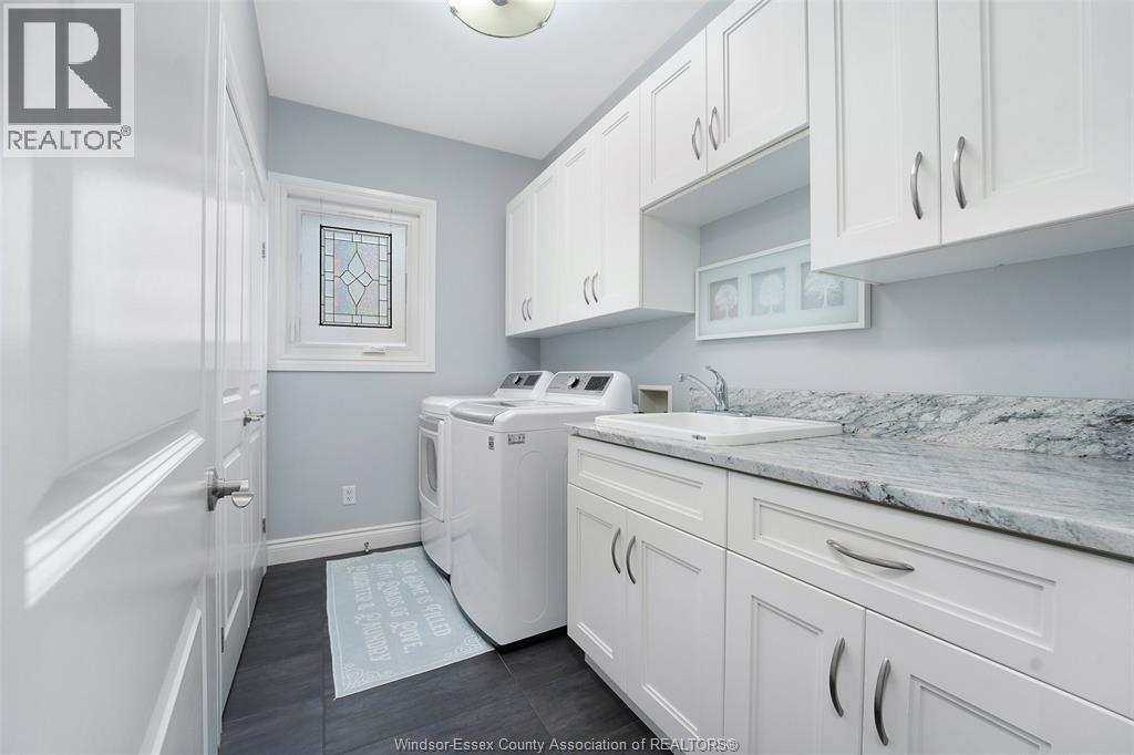 2216 ROXBOROUGH - 34