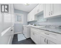 2216 Roxborough, Windsor, ON N9B0A5 Photo 34