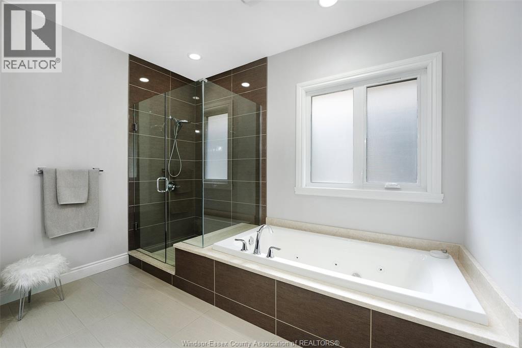 2216 ROXBOROUGH - 30