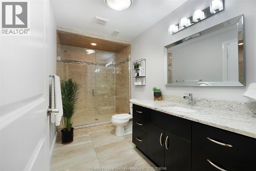 2216 ROXBOROUGH - Image 46