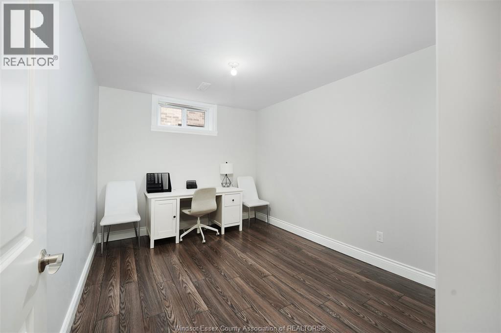 2216 ROXBOROUGH - 47