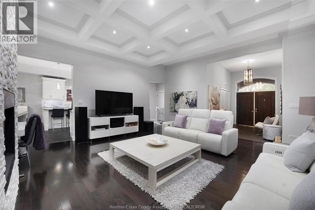 2216 ROXBOROUGH - 17