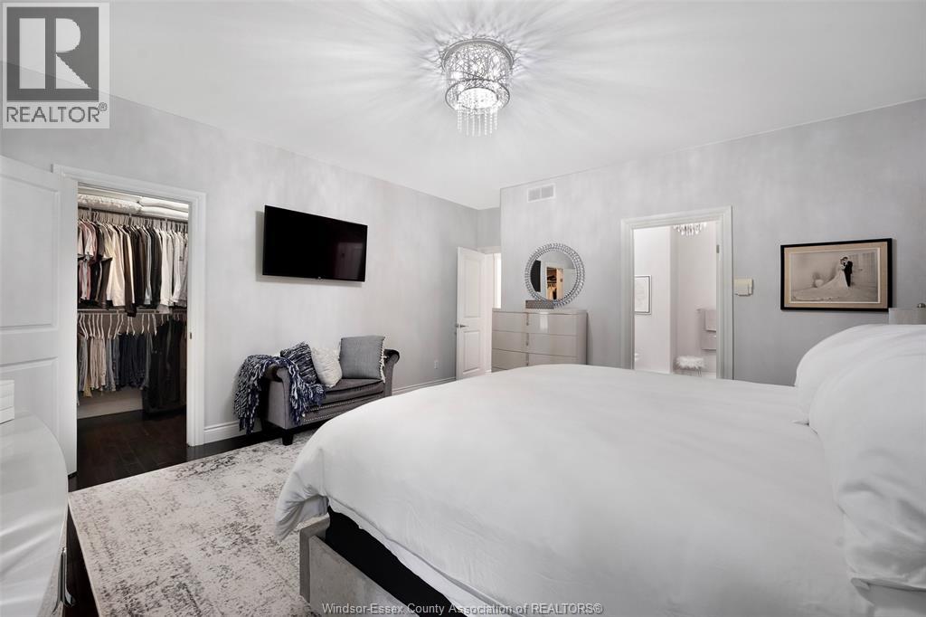 2216 ROXBOROUGH - 27
