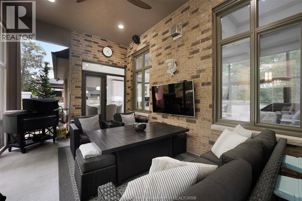2216 ROXBOROUGH - 25