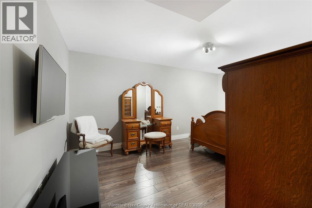 2216 ROXBOROUGH - Image 44