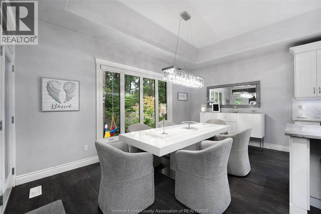 2216 ROXBOROUGH - 18